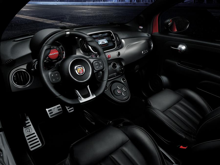 Интерьер Abarth 595 Pista (312) 2017 года  (фото 17 из 53)